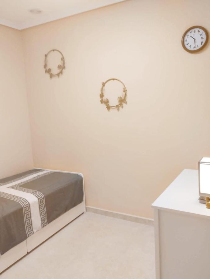 Torrevieja 2 Bedroom Holiday Apartment Exteriör bild